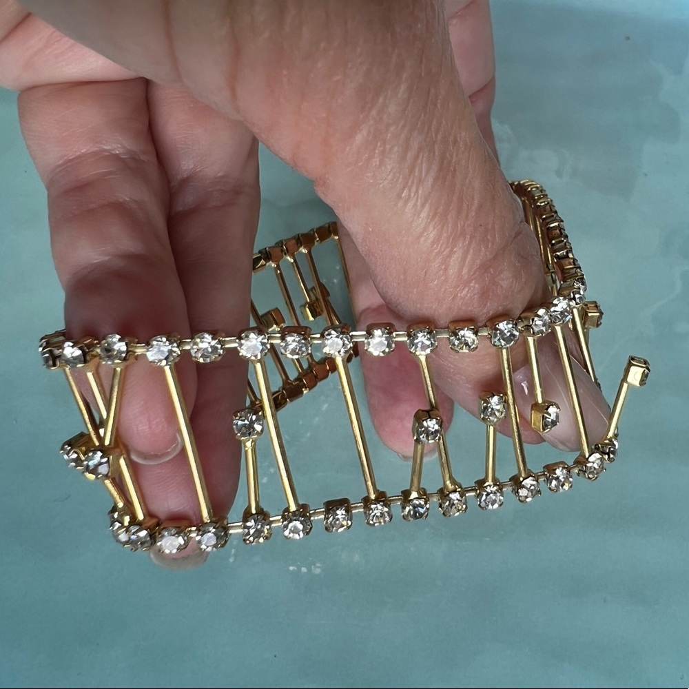 Gold and Crystal Stretchy Bracelet. - Picture 3 of 6